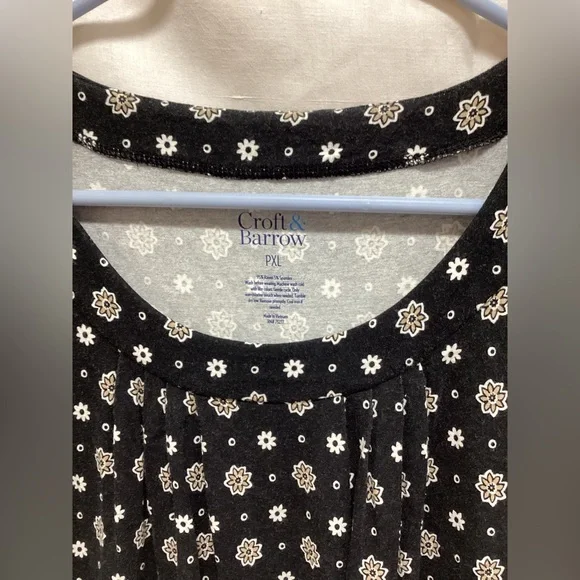 Black Floral Women's Top - Picture 3 of 4